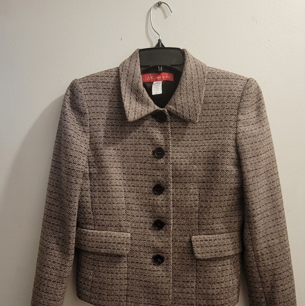 AK Anne Klein Brown, Cream, Blue Wool Tweed Blazer Sz 0P.  5 Buttons. 2 Pockets.